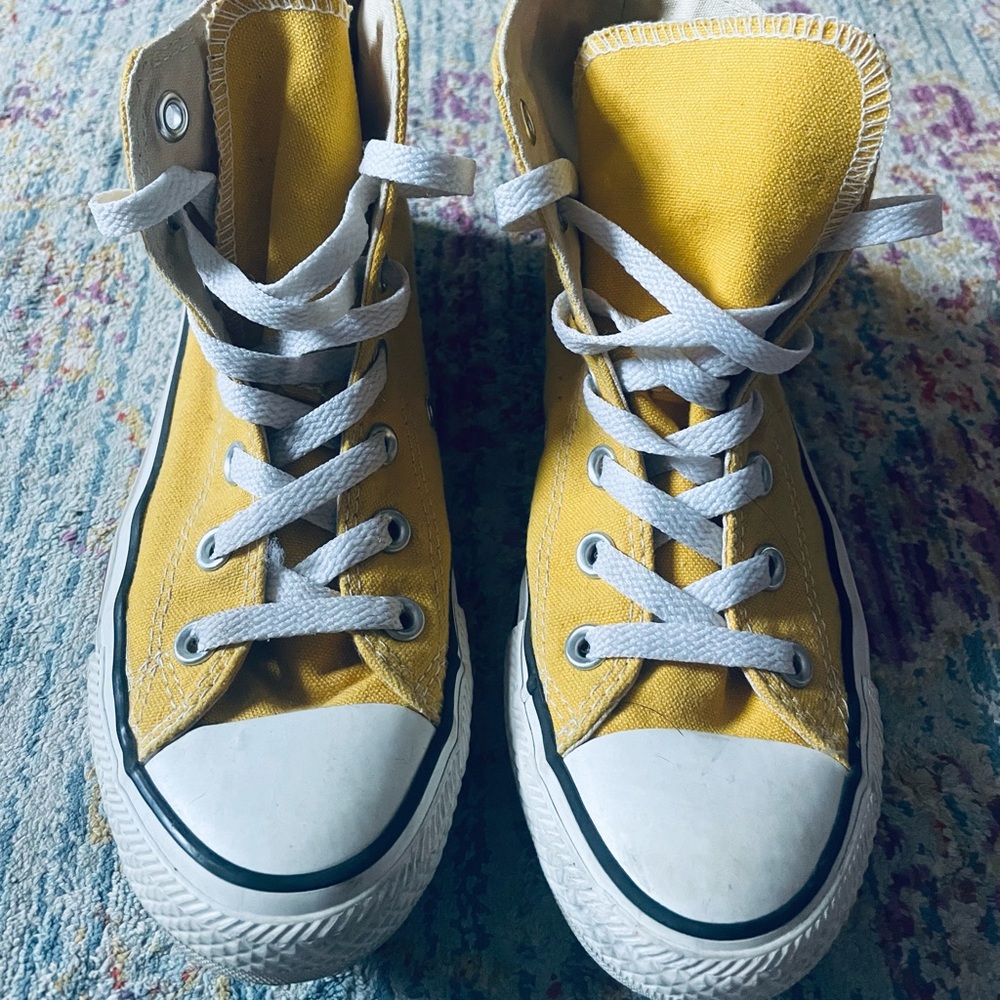 Yellow hightop converse